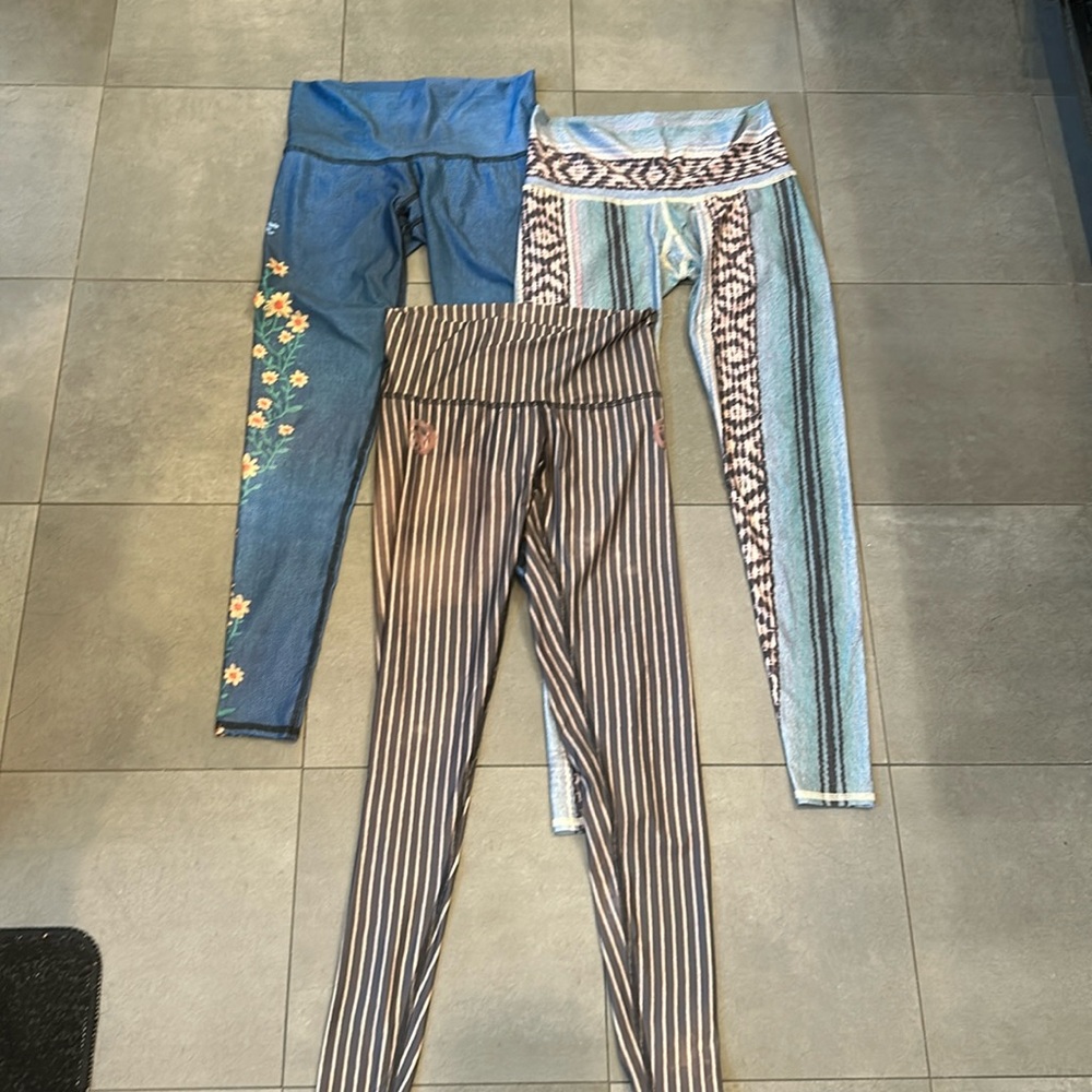 TEEKI HOT PANTS LEGGINGS BUNDLE SIZE SMALL EUC